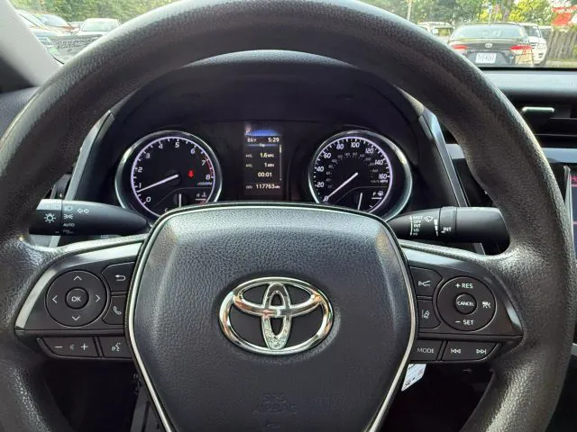 2020 Toyota Camry LE - Photo 18