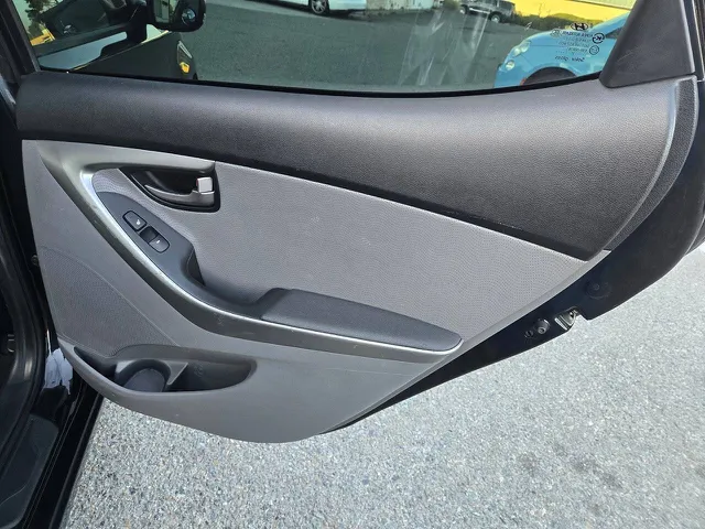 2012 Hyundai Elantra Limited - Photo 27