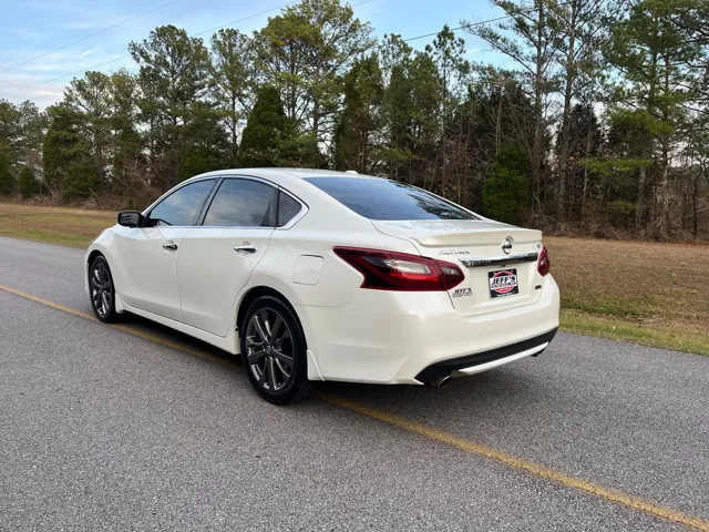 2018 Nissan Altima SR's photo