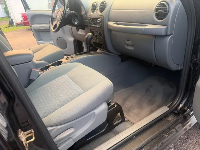 2005 Jeep Liberty Sport - Photo 8