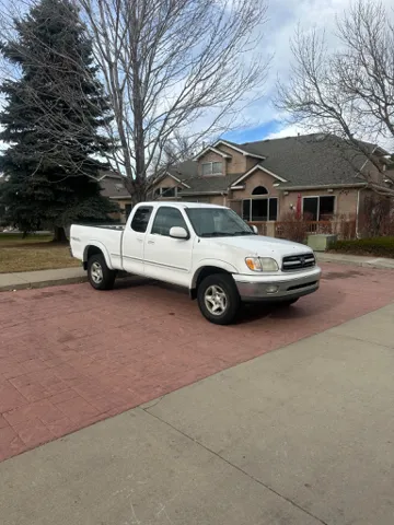 2001 Toyota Tundra Limited's photo
