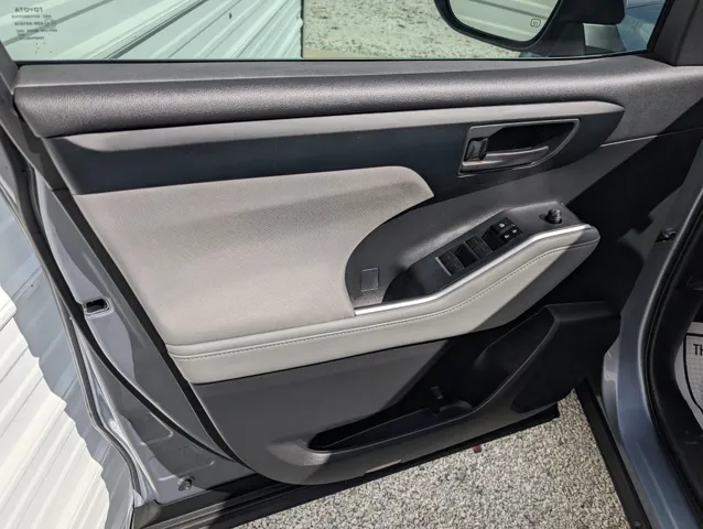 2023 Toyota Highlander LE Sport photo 6
