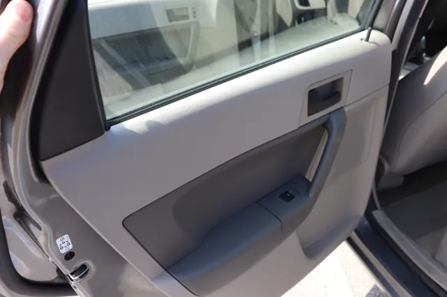 2010 Ford Focus SE - Photo 24