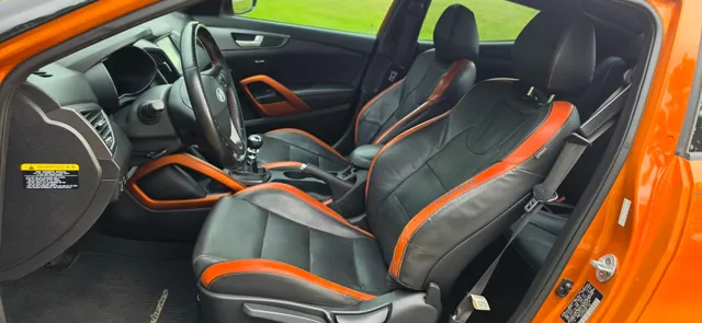 2016 Hyundai Veloster Base - Photo 9