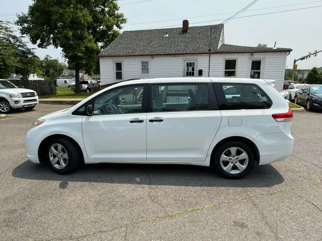 2014 Toyota Sienna L - Photo 8