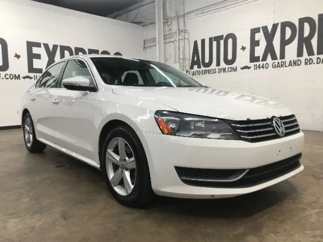 2012 Volkswagen Passat SE's photo