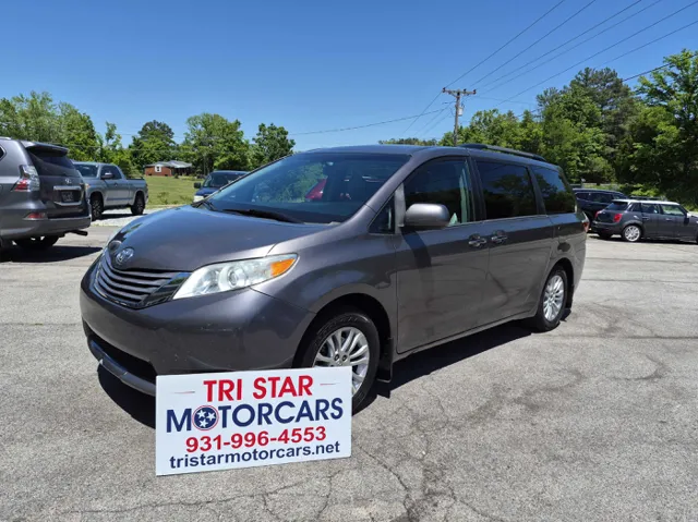 2015 Toyota Sienna XLE V6 7-Passenger Access Seat's photo