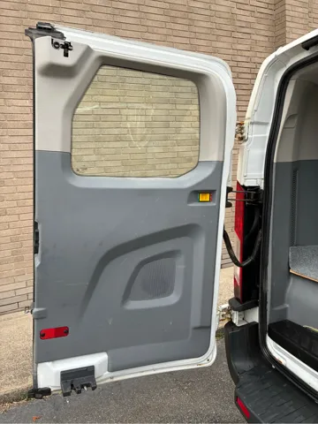 2017 Ford Transit Wagon XLT - Photo 18
