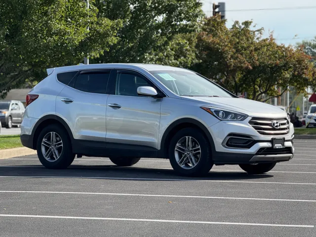 2017 Hyundai Santa Fe Base photo 4