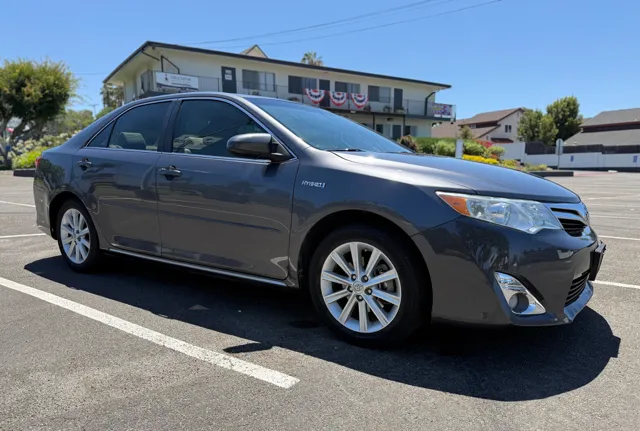 2014 Toyota Camry SE Hybrid - Photo 9