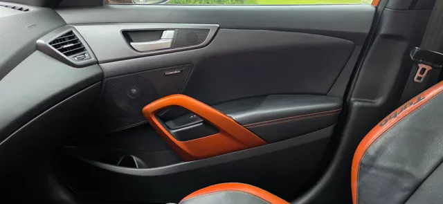 2016 Hyundai Veloster Base - Photo 18