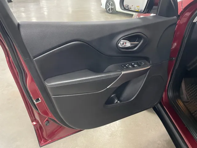 2019 Jeep Cherokee Latitude Plus - Photo 8