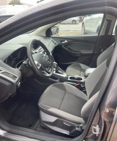 2014 Ford Focus SE photo 4