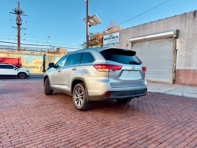 2019 Toyota Highlander XLE - Photo 4