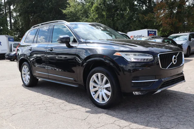 2016 Volvo XC90 T6 Momentum AWD photo 2