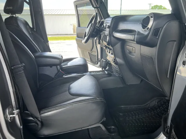 2014 Jeep Wrangler Unlimited Freedom photo 9