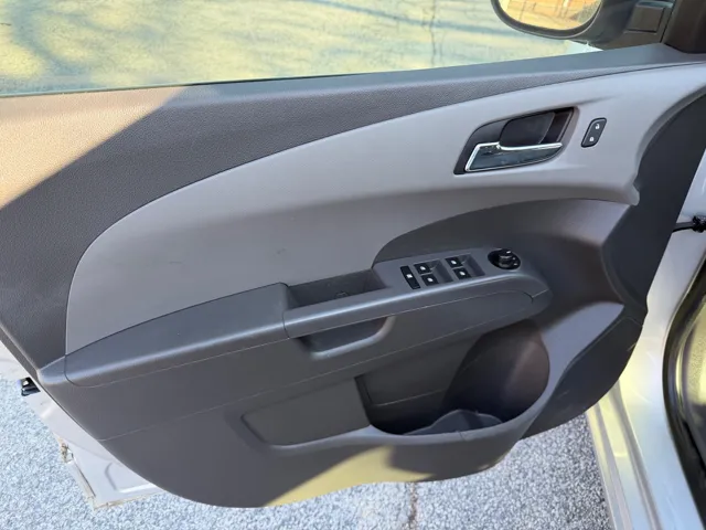 2015 Chevrolet Sonic LT - Photo 10
