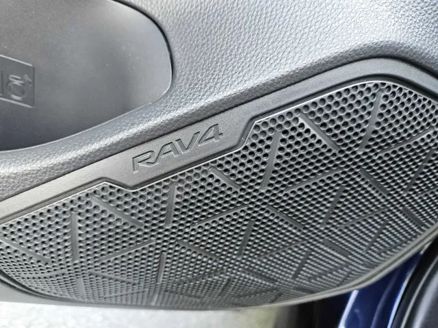 2022 Toyota RAV4 XLE photo 13