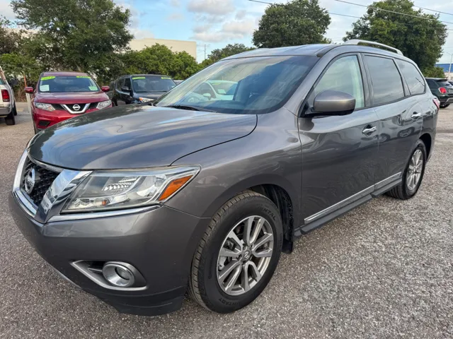 2015 Nissan Pathfinder SL 2WD's photo