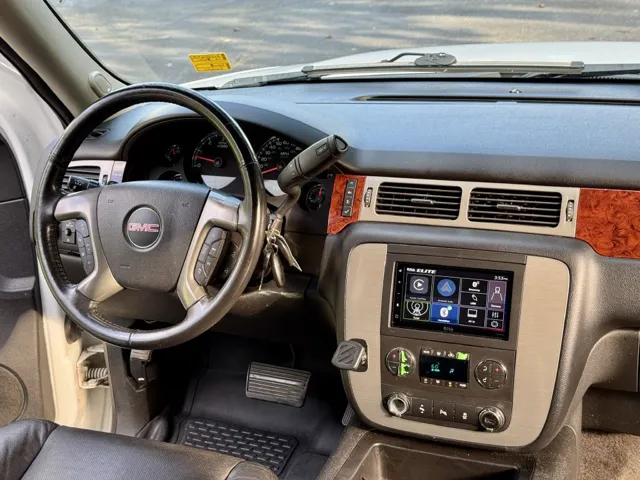 2012 GMC Yukon XL SLT - Photo 11