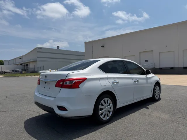 2017 Nissan Sentra S - Photo 4