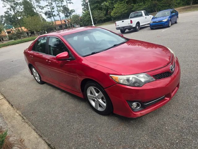 2013 Toyota Camry SE - Photo 2
