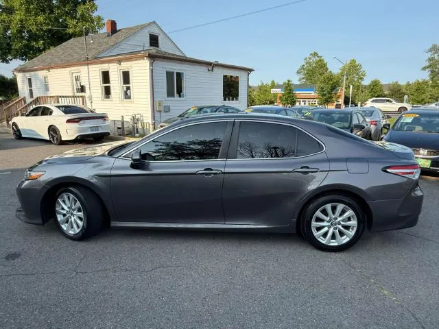 2020 Toyota Camry LE - Photo 8