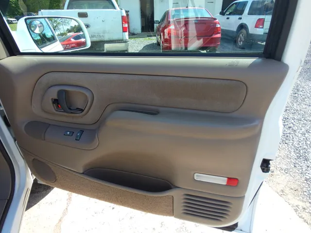 1998 Chevrolet Tahoe LS - Photo 18