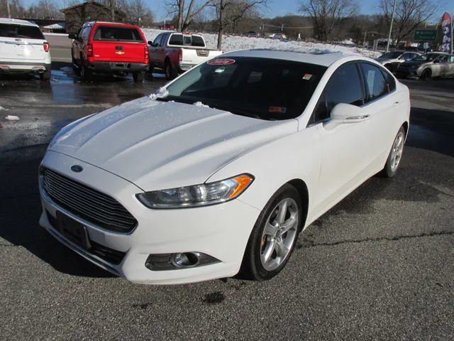 2016 Ford Fusion SE's photo