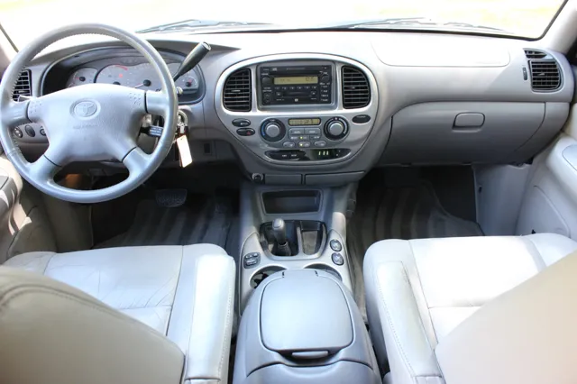 2001 Toyota Sequoia Limited - Photo 32