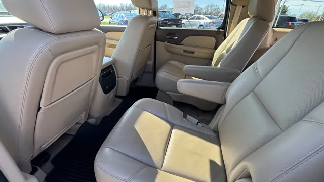 2013 Chevrolet Suburban LTZ - Photo 9