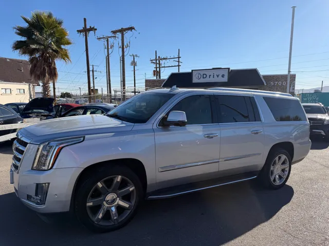 2020 Cadillac Escalade ESV Luxury's photo