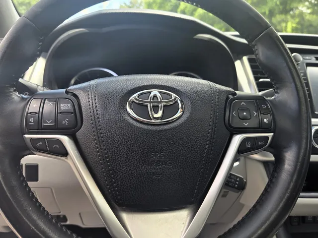 2017 Toyota Highlander XLE - Photo 16
