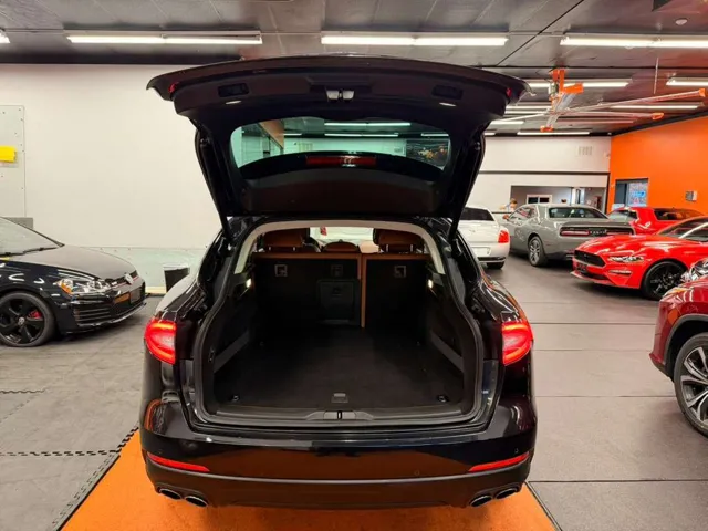 2017 Maserati Levante photo 4