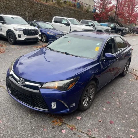 2016 Toyota Camry Special Edition's photo