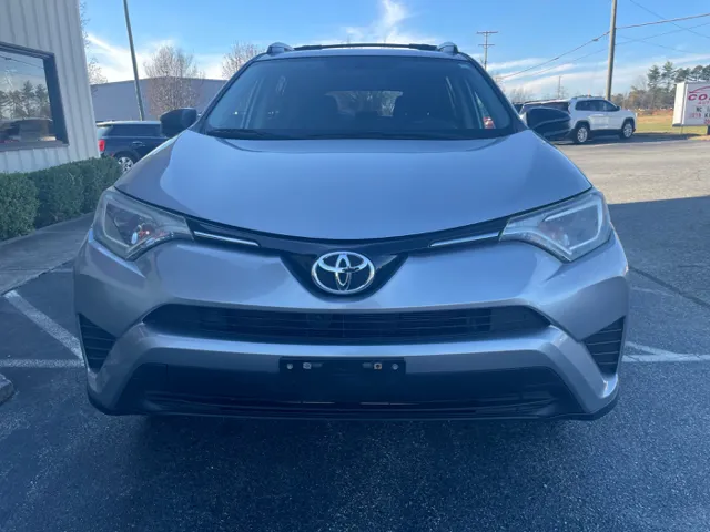 2016 Toyota RAV4 LE photo 2