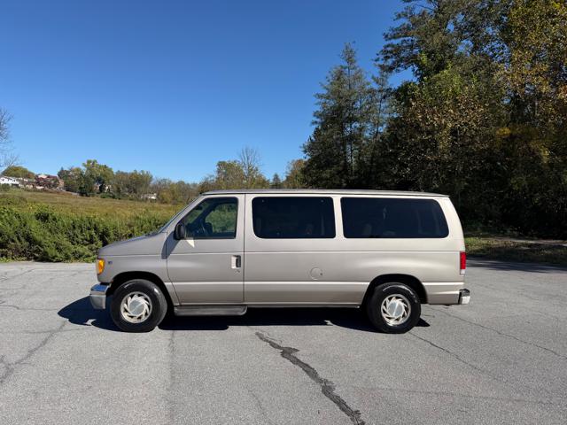 2001 Ford Econoline Wagon E-150 XLT