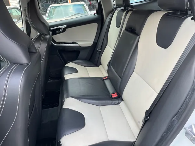 2017 Volvo XC60 T5 Dynamic - Photo 13