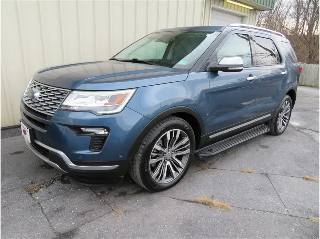 2019 Ford Explorer Platinum's photo