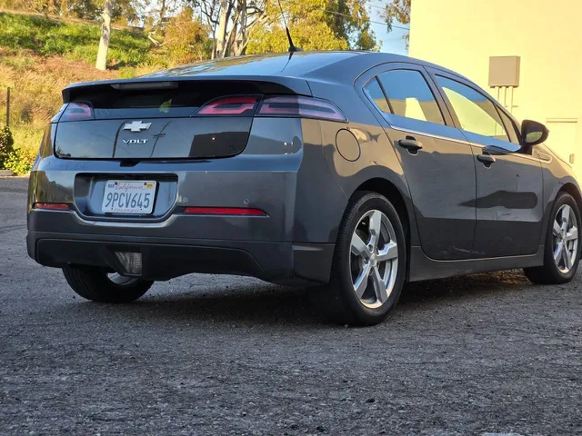 2011 Chevrolet Volt Base - Photo 17