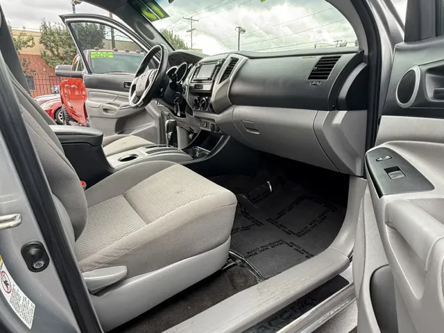 2015 Toyota Tacoma SR5 photo 4