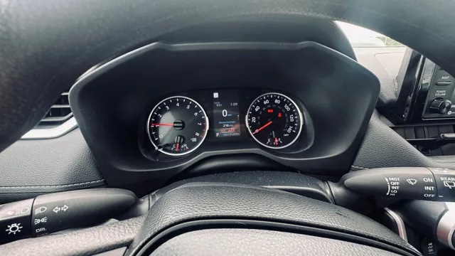 2022 Toyota RAV4 LE - Photo 11
