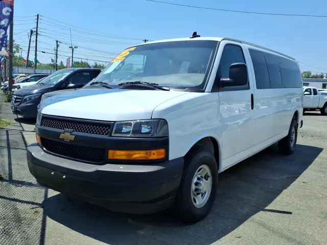 2025 Chevrolet Express 3500 LS Extended's photo