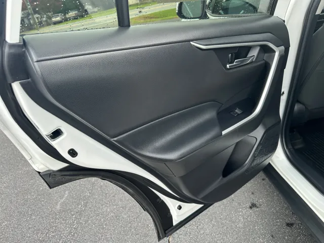 2022 Toyota RAV4 XLE - Photo 17