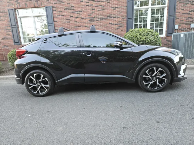 2019 Toyota C-HR XLE Limited photo 5