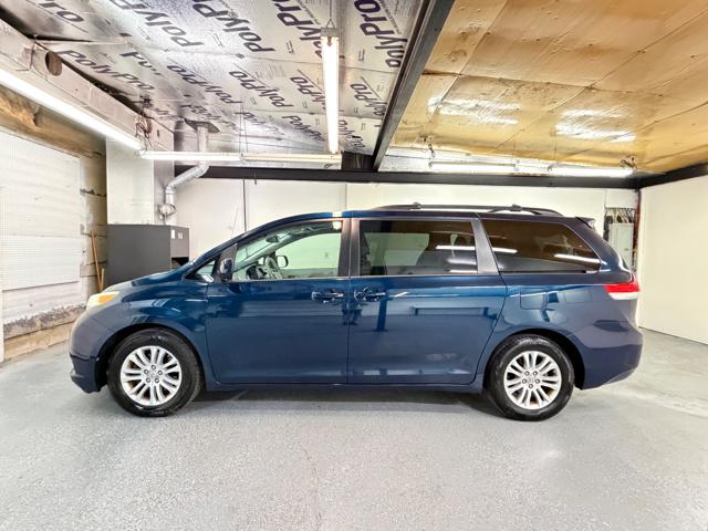 2012 Toyota Sienna Limited FWD 7-Passsenger V6