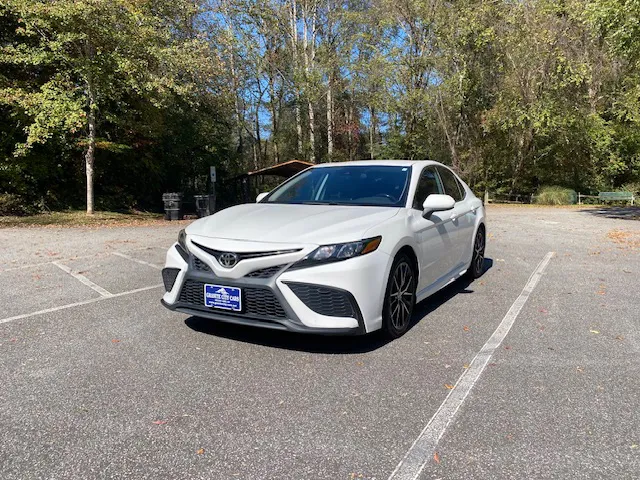 2021 Toyota Camry SE's photo