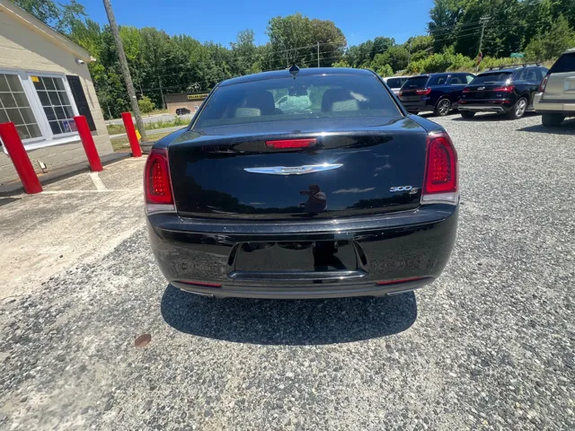 2019 Chrysler 300 S - Photo 6