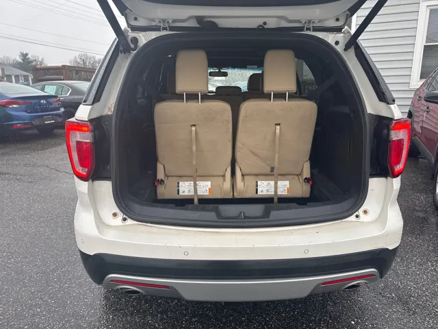 2017 Ford Explorer XLT photo 4