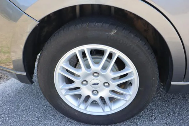 2010 Ford Focus SE - Photo 47